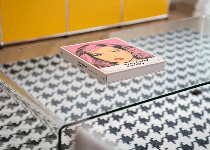 CLS Zentrale City-Wohnung in Hamburg mit E-Laden und Tiefgarage, Klimaanlage, gratis WLAN, Smart TV, großer Balkon, Nespresso Maschine inklusive Kapseln, Blick über Hamburg, Parkplatz, Cafe im Haus, Bushaltestelle direkt gegenüber, Flex Check In